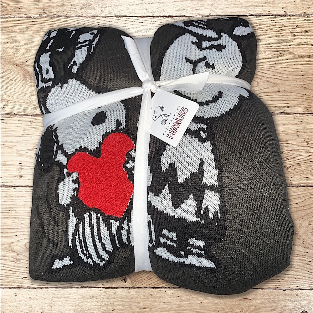 Peanuts Love Reversible Jacquard Throw Valentines Blanket - Picture 4 of 5
